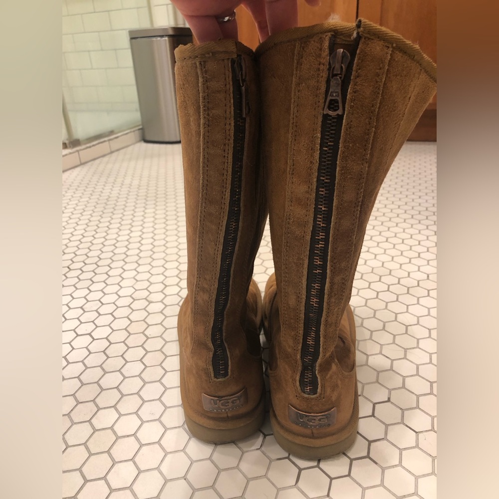 UGG - zip up sheepskin boots, size 8 (F3008E)